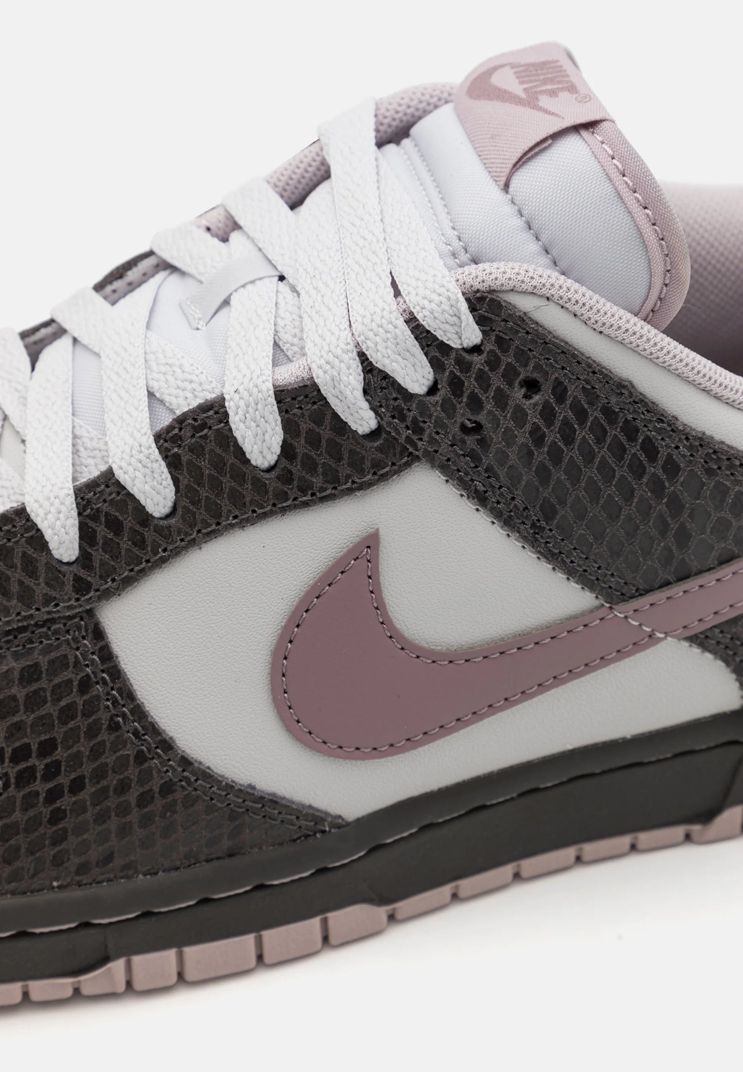Nike Dunk Medium Ash