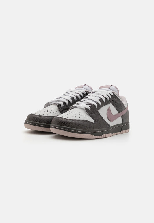 Nike Dunk Medium Ash