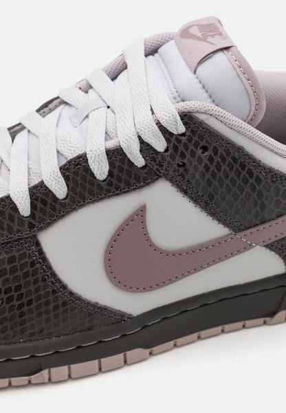 Nike Dunk Medium Ash